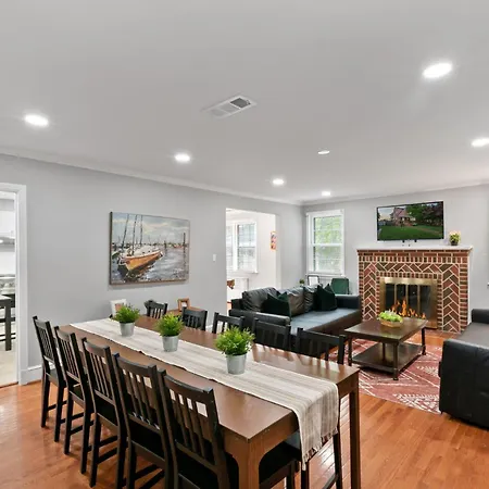 Stately 5Br Historic Retreat Cozysuites